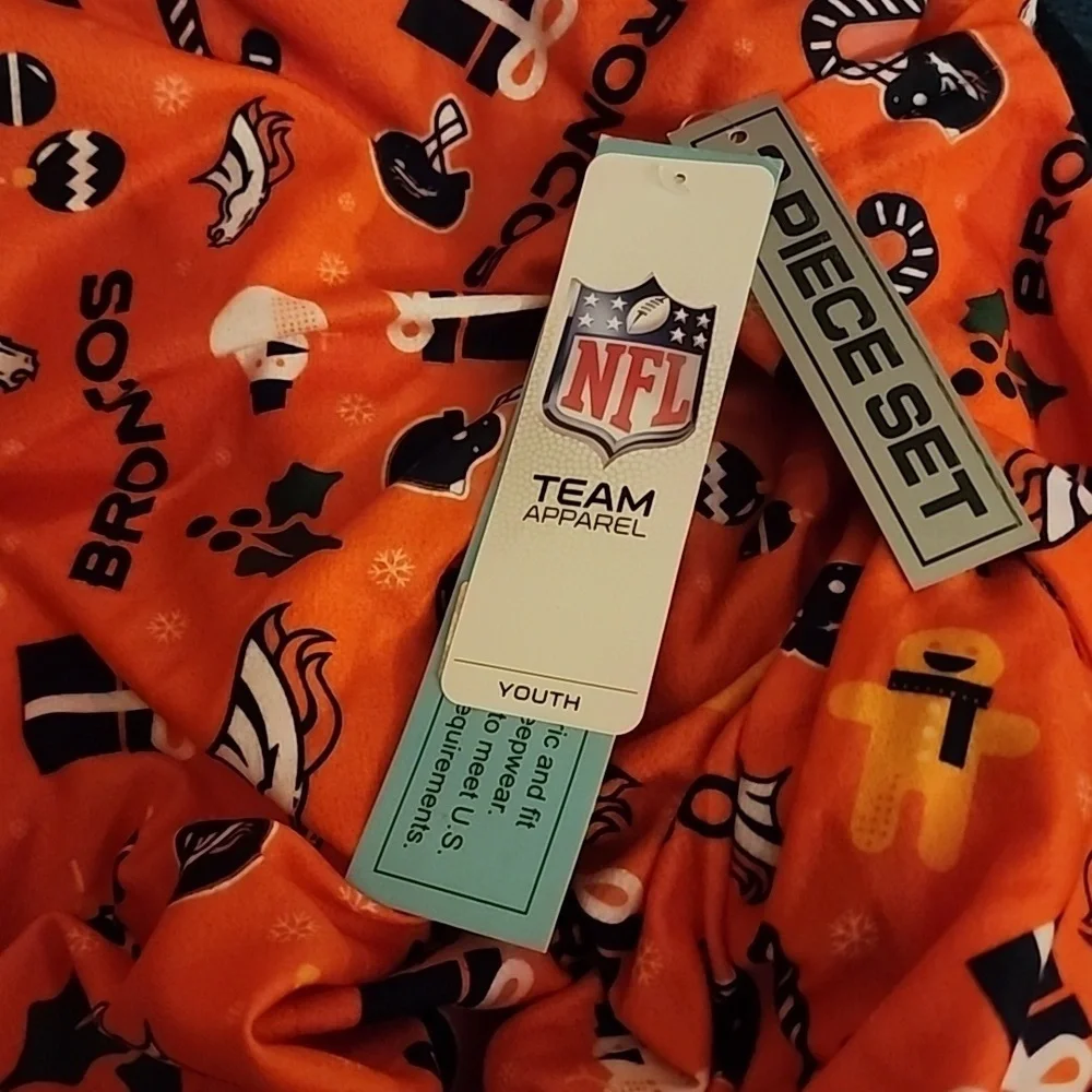 NFL Denver Broncos Football Pajamas Christmas Youth Sz XL 16-18 NWT